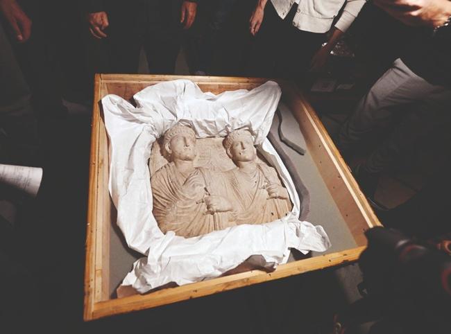 France returns Syrian artifacts after Macron visits Damascus