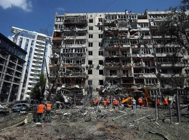 Russian, Ukrainian strikes kill 5