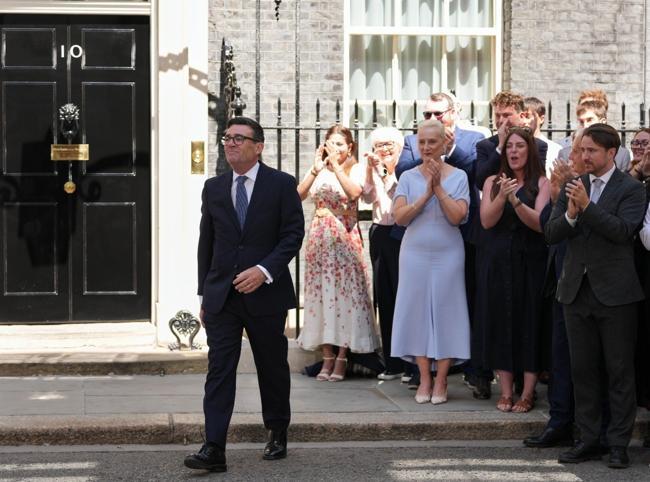 Burnham becomes new UK PM after meeting king