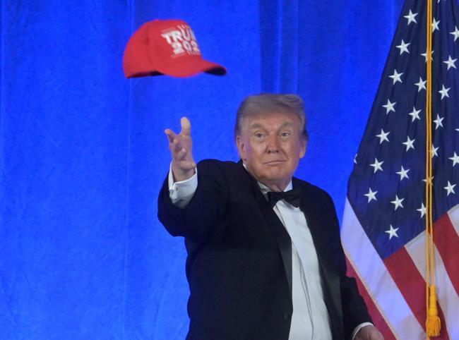 Trump bashes fake news, stokes 2028 furor in press gala rerun