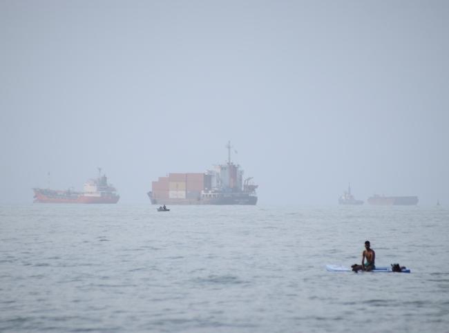 Trump warns Iran to open Hormuz or get hit very hard