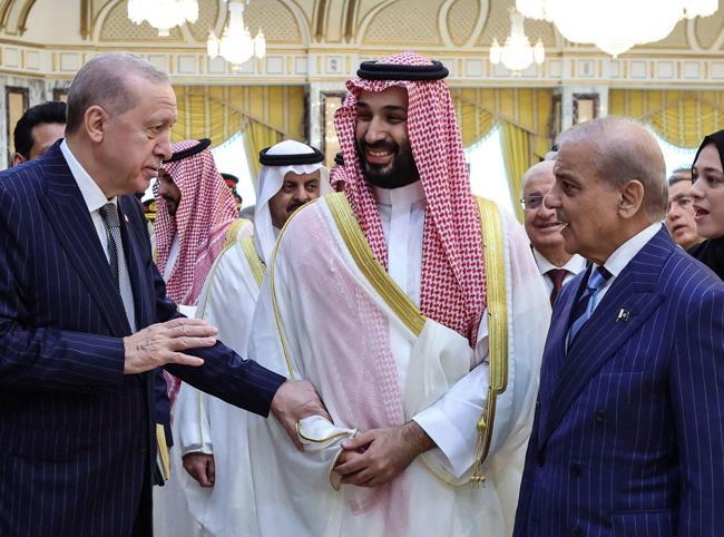 Mecca defense pact targets no country, open to other nations: Erdoğan