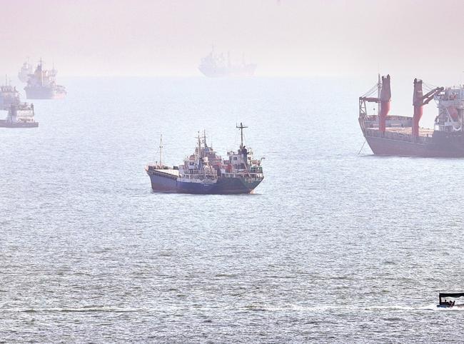 Iran insists on new demands to reopen Strait of Hormuz