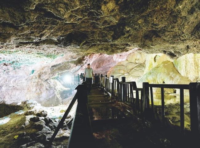 ‘Underground Pamukkale’ draws tourists with natural beauty
