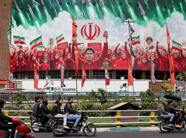 War pushes Iranians deeper into economic hardship