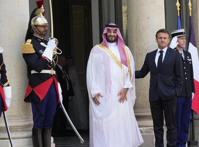 Macron hosts Saudi Arabian leader to enhance Gulf ties