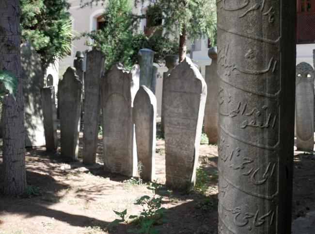 Academics map Istanbul gravestones to preserve heritage