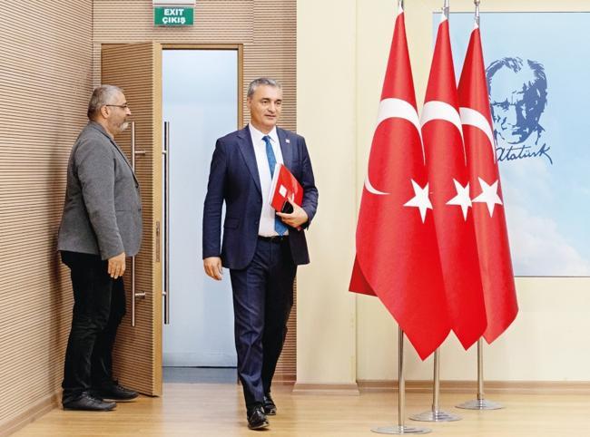 CHP refers former Özel aides to disciplinary board