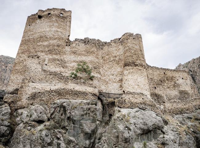 New paved road smooths journey to historic Engüzekkapı Castle