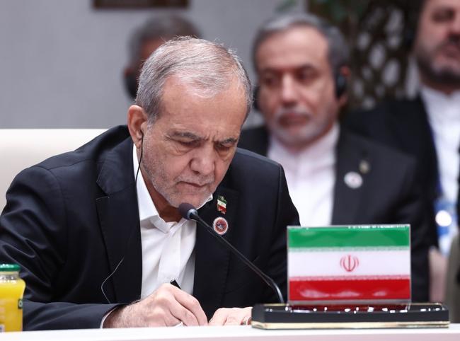 Iranian president offers US olive branch