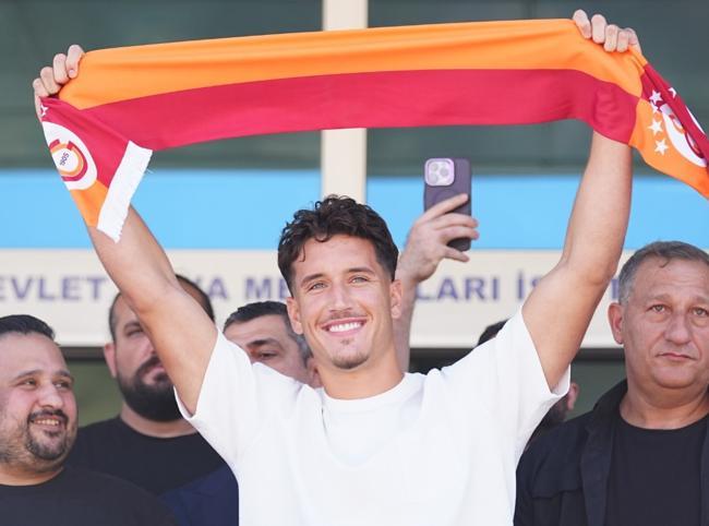Galatasaray makes late additions to squad