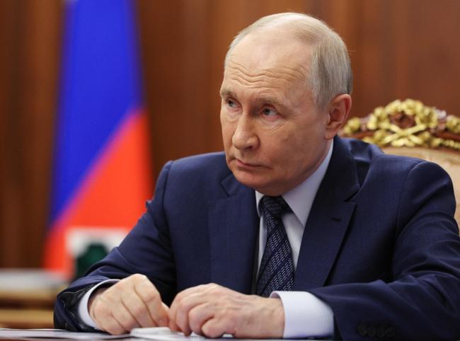 Putin orders three-day halt to strikes on Kiev