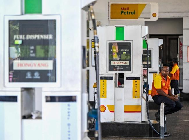Brent oil tops $100 on Mideast flare-up, fanning inflation fears