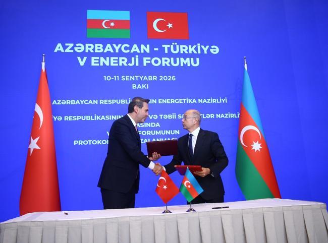 Bayraktar outlines three power projects with Azerbaijan