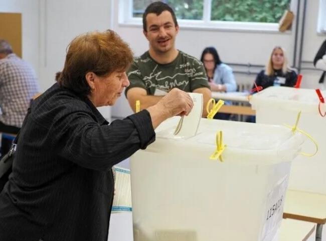 Bosnia votes as wartime ethnic divisions dominate