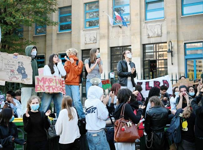 Hundreds of French high schools shut
