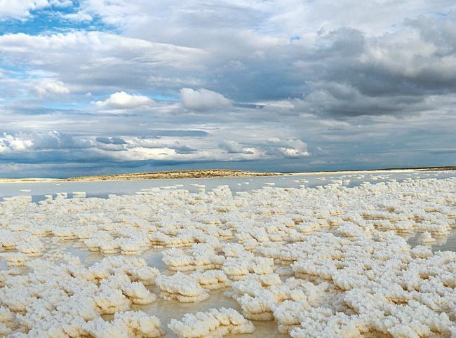Crystallized salt draws photographers to Türkiye’s Tuz Lake