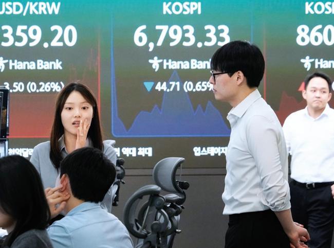‘Goldilocks’ US jobs data ease interest rate fears