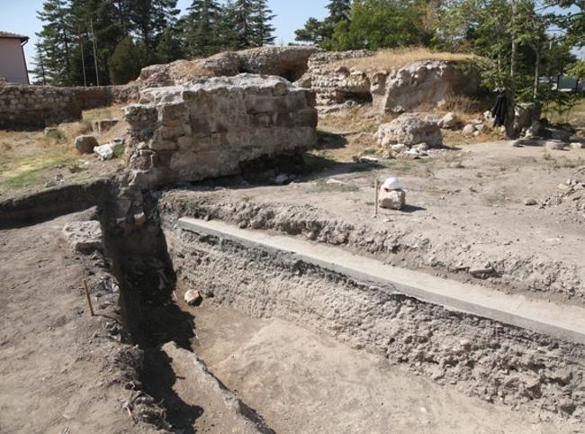 Excavations resume at ancient Tyana Roman Baths