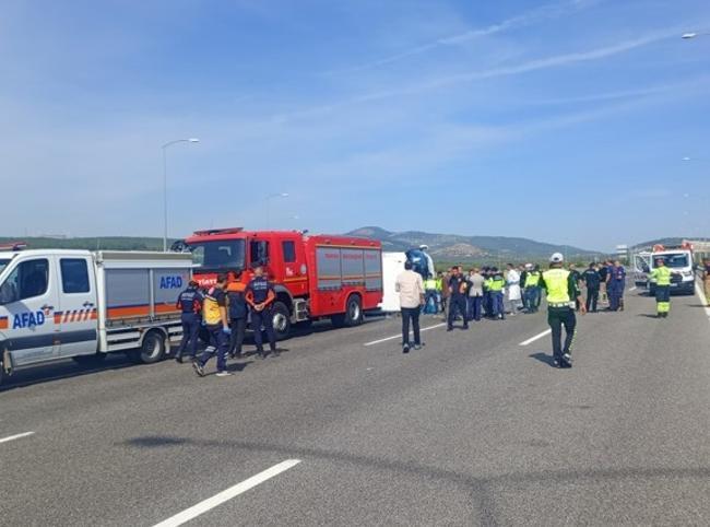 11 killed, more injured in bus-tow truck crash in Manisa