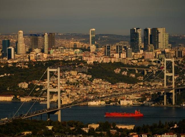 Markets focus on rate decision as economists see 100 bps cut