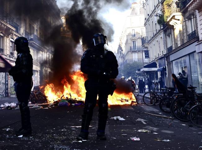 Police ‘lost control’ during protests, says French minister