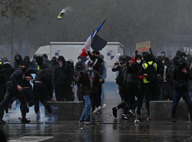PM calls for curfews in France as govt grapples with unrest