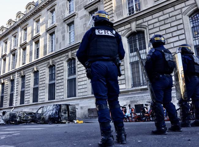 France deploys 70,000 police for fresh protests