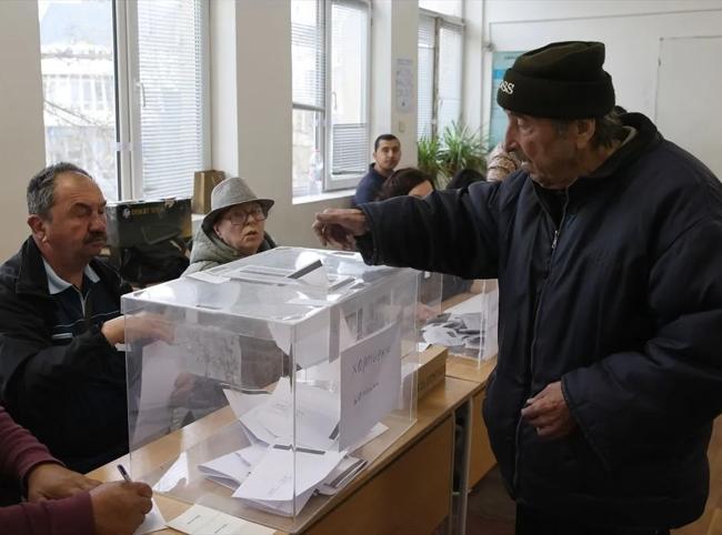Bulgaria votes for president after Black Sea attacks