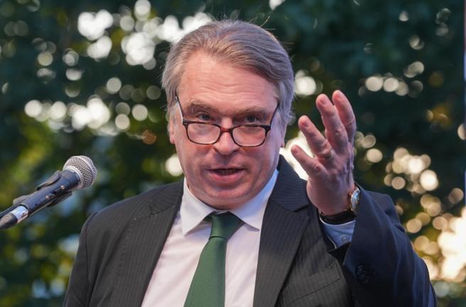 Türkiye, EU should step up efforts for visa liberalization: EU envoy