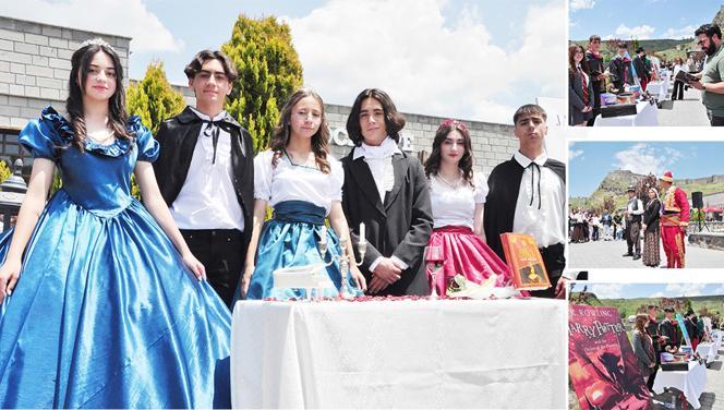 Liseliler roman karakterlerini canlandırdı