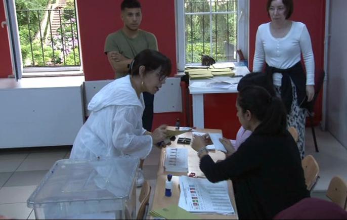 Turkish celebrities cast their votes in landmark elections
