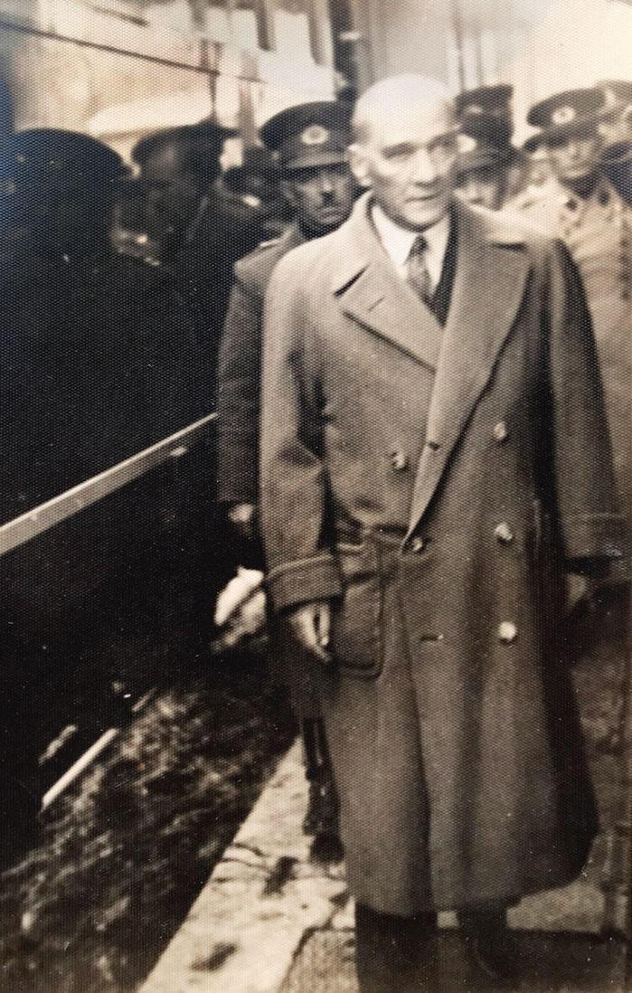 Unpublished photos of modern Turkey founder Atatürk revealed from drawer