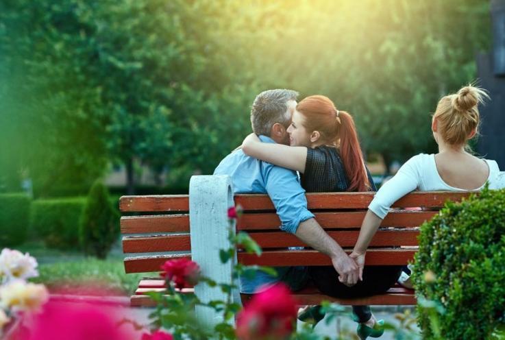 BİR SORUDAN FAZLASI | Aldatan mı, aldatılan mı yoksa üçüncü kişi mi… İlişkilerde ihanette kim sorumlu?