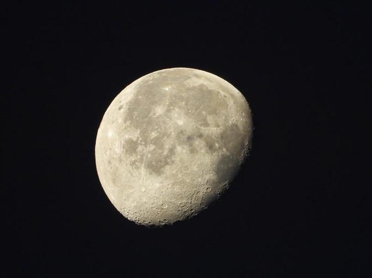 Waning Gibbous Moon (genellikle 5 gün sürer)