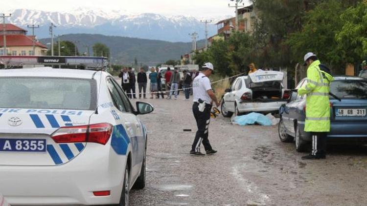 Otomobilin çarpıp kaçtığı kadın öldü