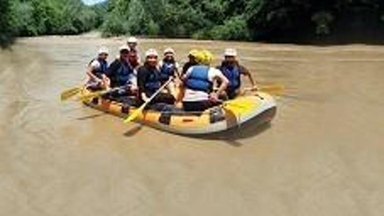 Melen’de rafting yazın huzurlu gezinti, sonbaharda rodeo heyecanı