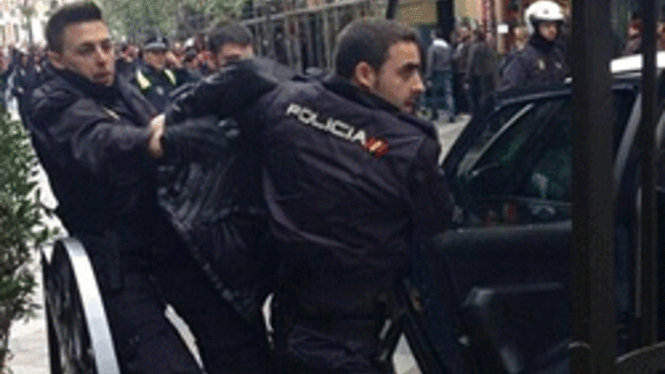 Galatasaray taraftarına polis saldırısı