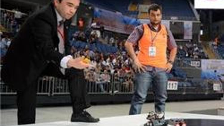 Robot yarışması canlı yayında