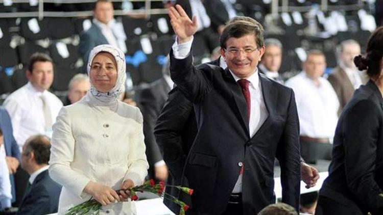 Ahmet Davutoğlu genel başkan seçildi