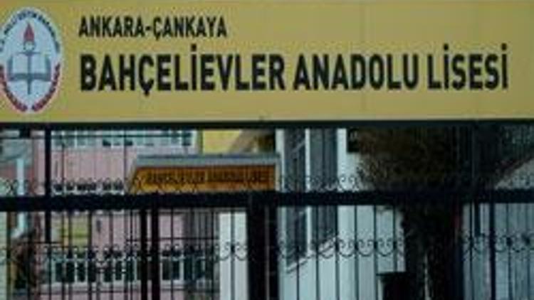 Yarım asırlık ünlülerin lisesi tarih oluyor