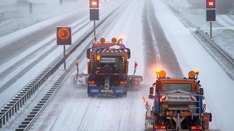 Almanyada ulaşıma kar engeli
