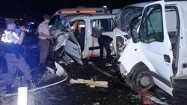 Üç kazada 16 kişi öldü