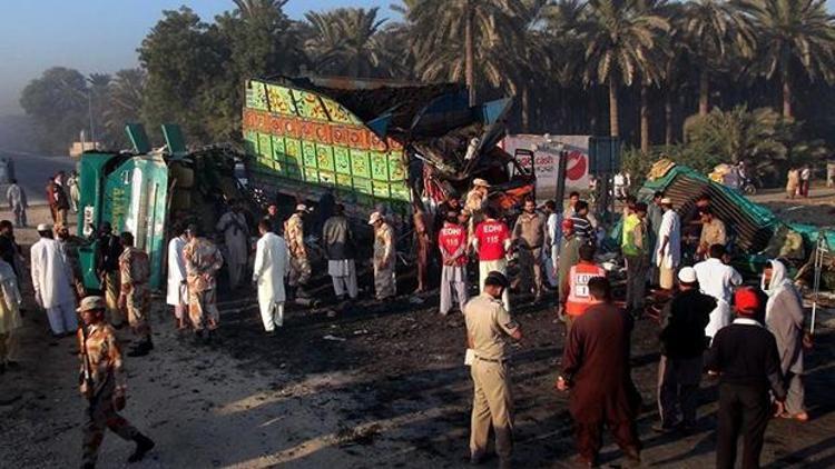 Pakistan’da katliam gibi trafik kazası: 57 ölü