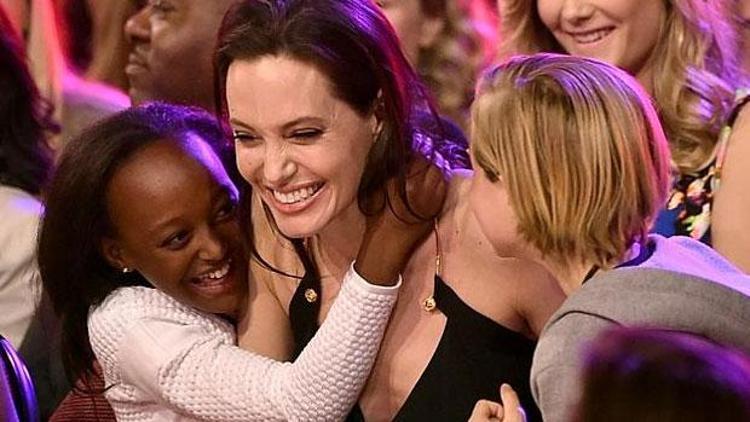 Angelina Jolienin üvey kızı Zahara Jolie Pitt gerçek annesini istiyor