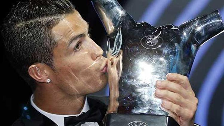 UEFA yılın futbolcusu Cristiano Ronaldo