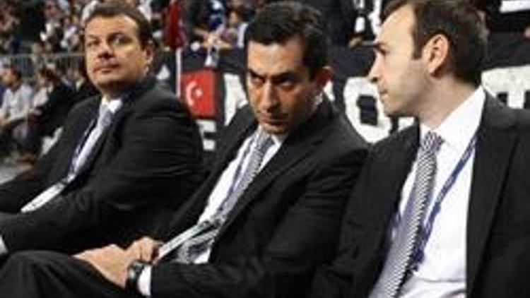 Ataman yardımcılarını da götürdü