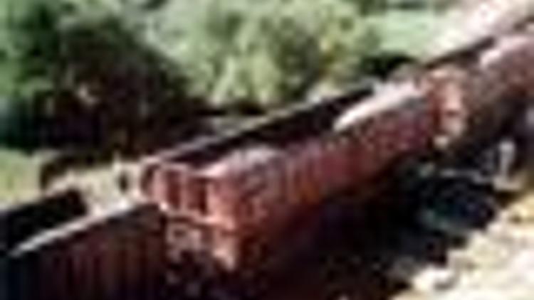 Yük trenine bombalı saldırı