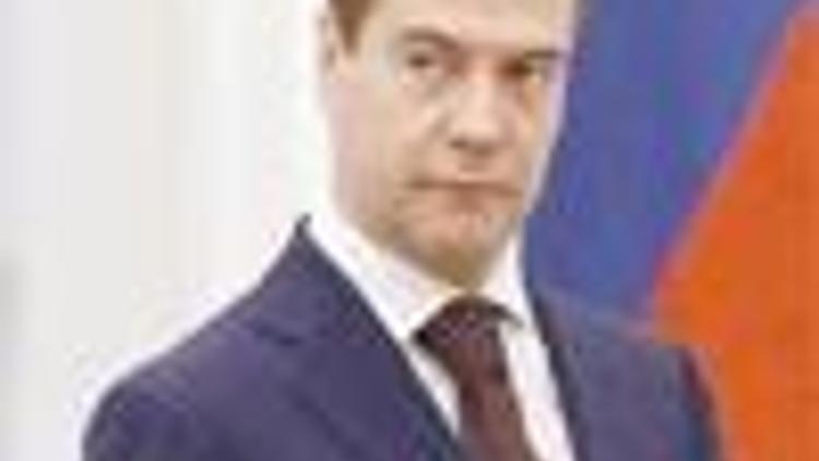 Medvedev seeks a top seat at G20