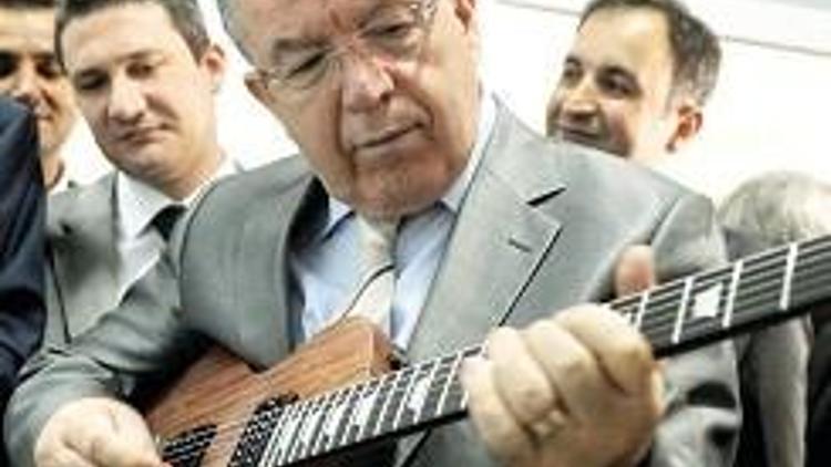 YÖK Başkanı Özcan OSTİM’de kaynak yaptı gitar çaldı